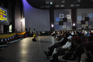 Richard Stallman durante su participación en el CNSL 9.0, en el Teatro Catia