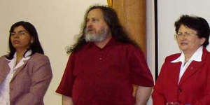 Richard Stallman habló sobre la invasión de la privacidad en redes sociales
