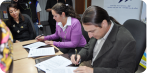 Fanny Febles presidenta de Colombeia, y Carlos Figueria presidente del CNTI, firman convenio de cooperación